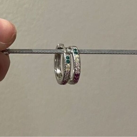 Multi Colored Minimalist hoop huggie earrings in 925 and cubic zirconia - Picture 3 of 7